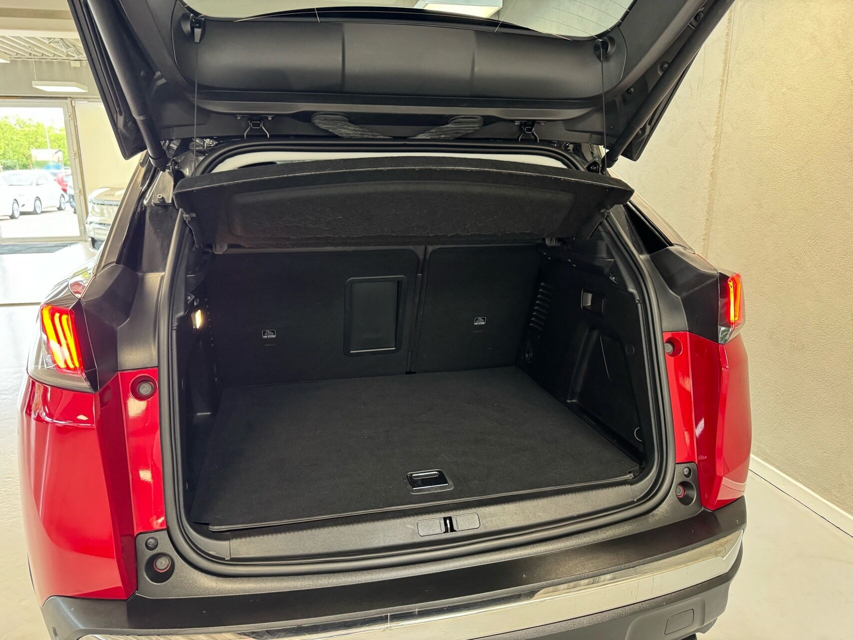 Rød Peugeot 3008 fra 2020