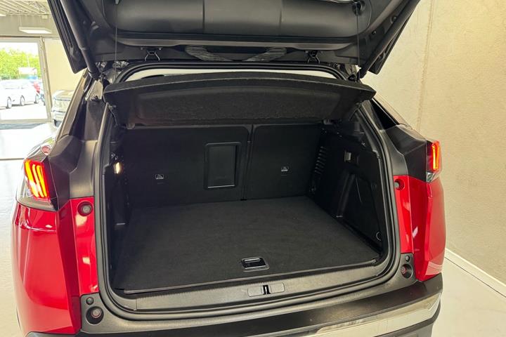 Rød Peugeot 3008 fra 2020