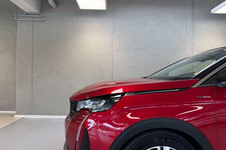 Rød Peugeot 3008 fra 2020