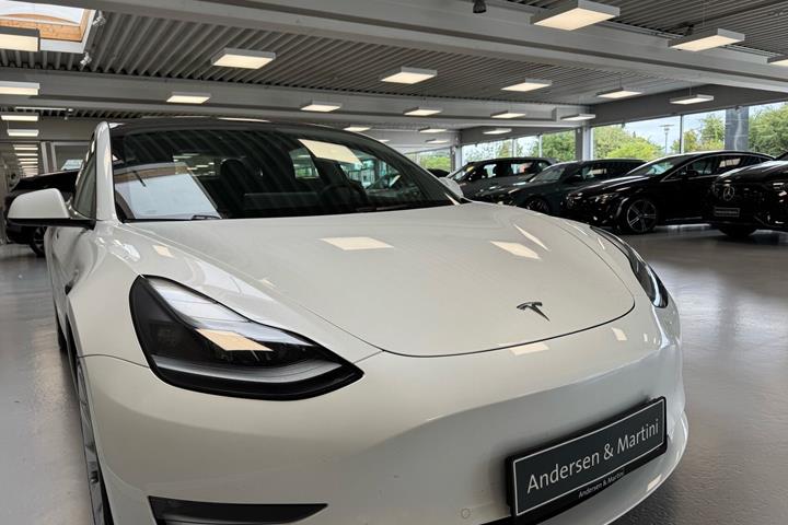 Hvid Tesla Model 3 fra 2022