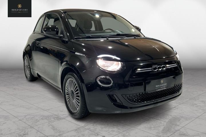 Sort Fiat 500e fra 2023 set udefra