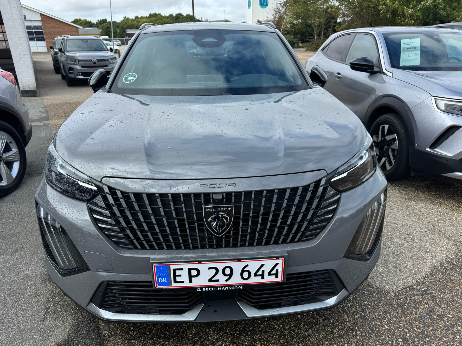 Grå Peugeot e-2008 fra 2026