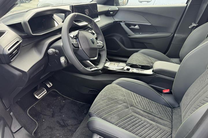 Grå Peugeot e-2008 fra 2026