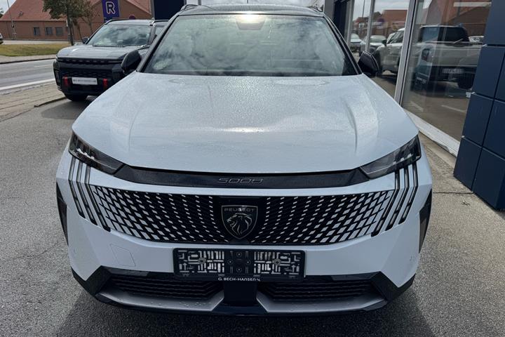 Hvid Peugeot e-5008 fra 2025