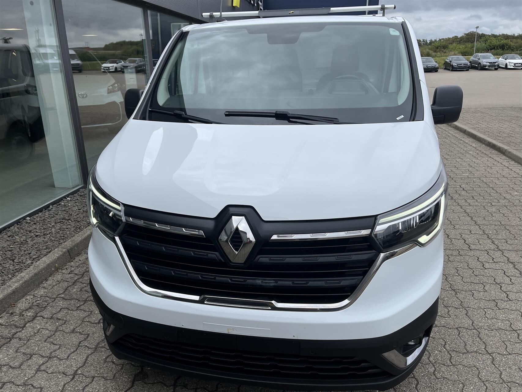 Hvid Renault Trafic fra 2022