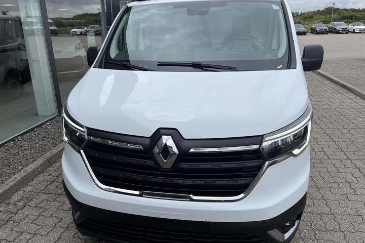 Hvid Renault Trafic fra 2022