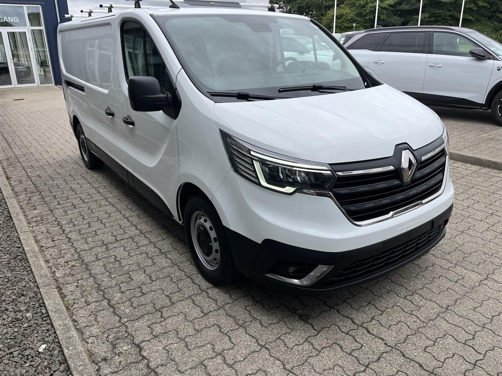 Hvid Renault Trafic fra 2022