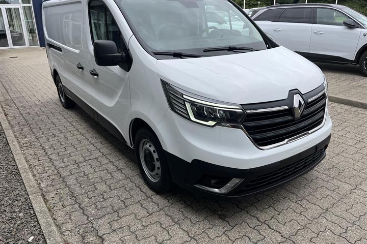 Hvid Renault Trafic fra 2022
