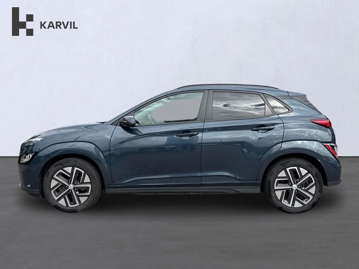 Grå Hyundai Kona fra 2022