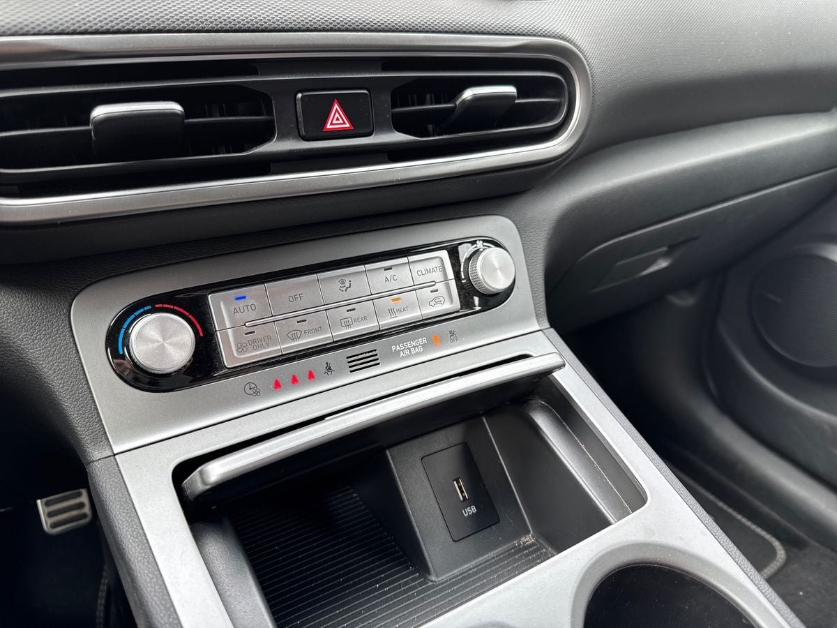 Grå Hyundai Kona fra 2022