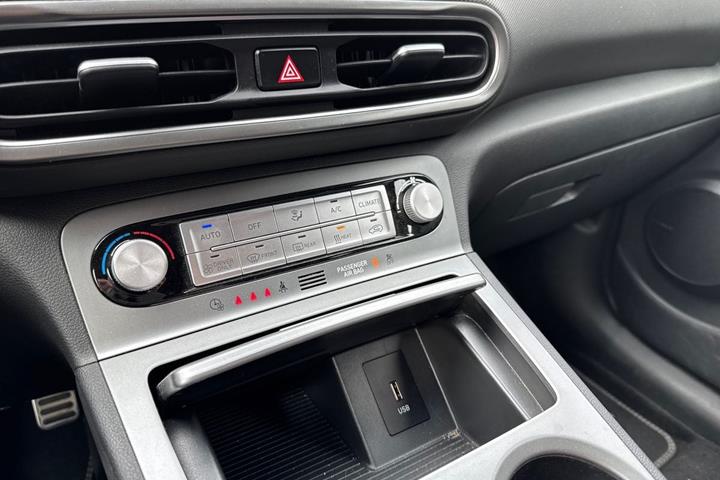 Grå Hyundai Kona fra 2022