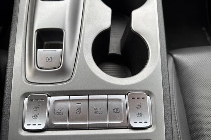 Grå Hyundai Kona fra 2022