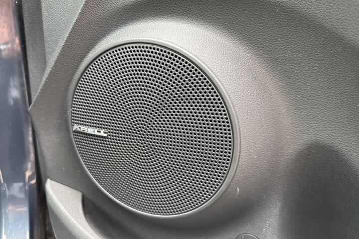 Grå Hyundai Kona fra 2022