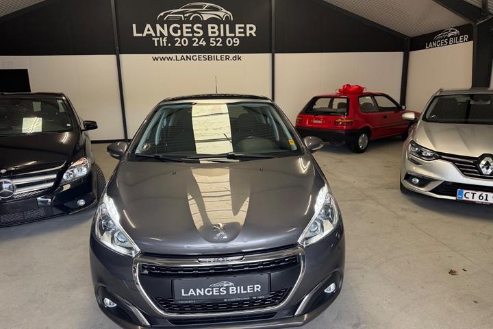 Grå Peugeot 208 fra 2019