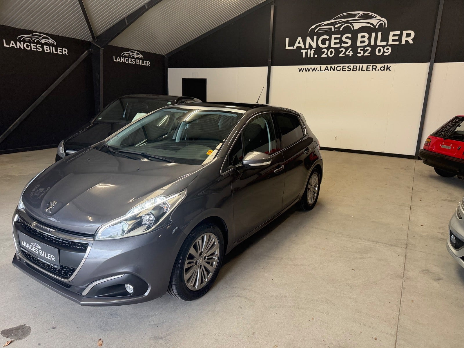 Grå Peugeot 208 fra 2019