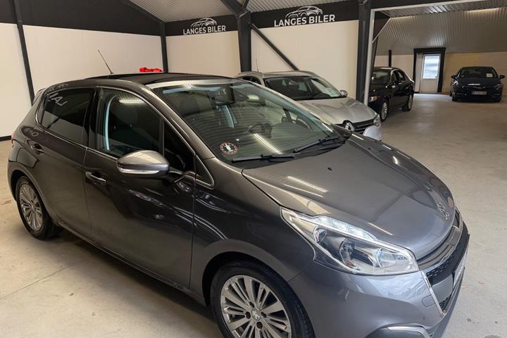 Grå Peugeot 208 fra 2019