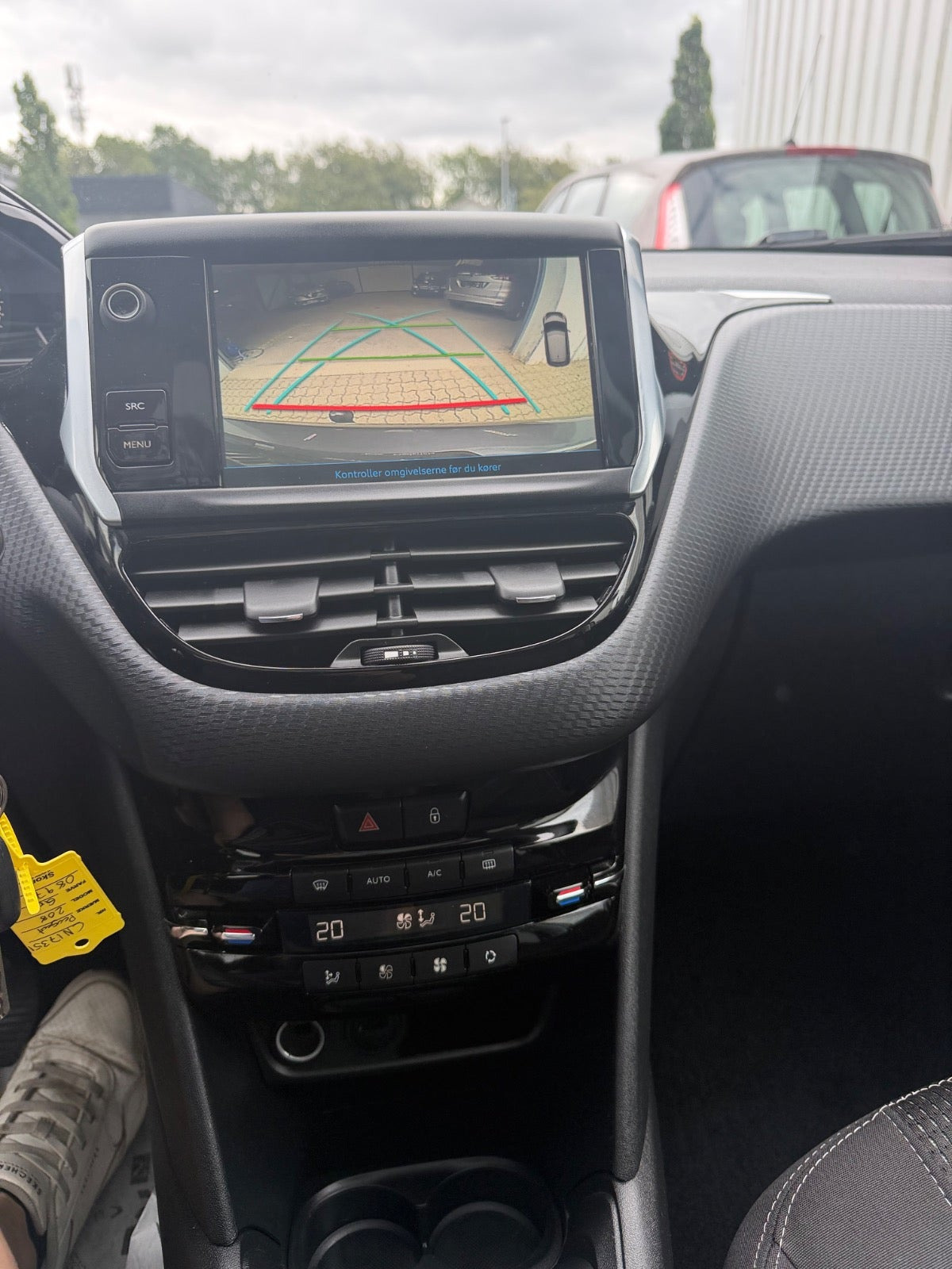 Grå Peugeot 208 fra 2019