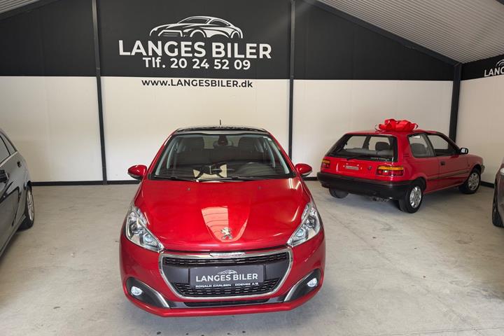 Rød Peugeot 208 fra 2019