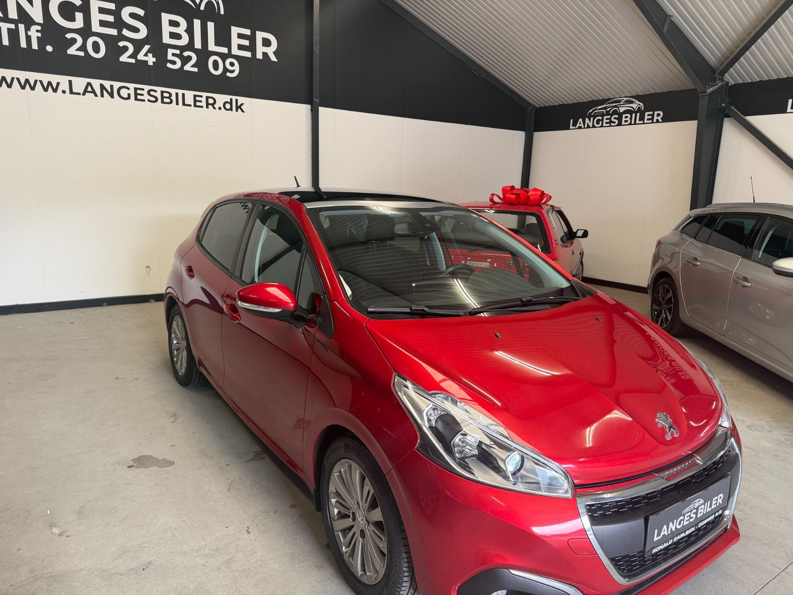 Rød Peugeot 208 fra 2019