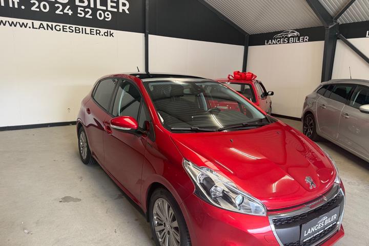 Rød Peugeot 208 fra 2019