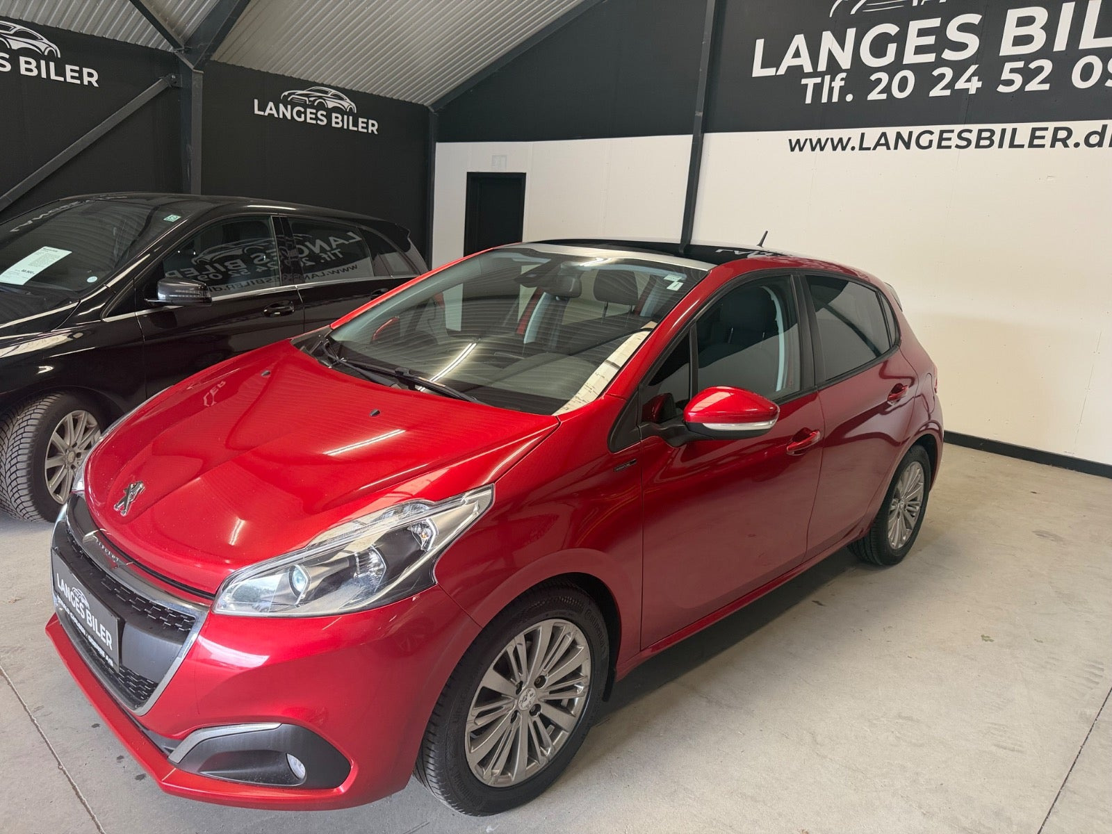 Rød Peugeot 208 fra 2019