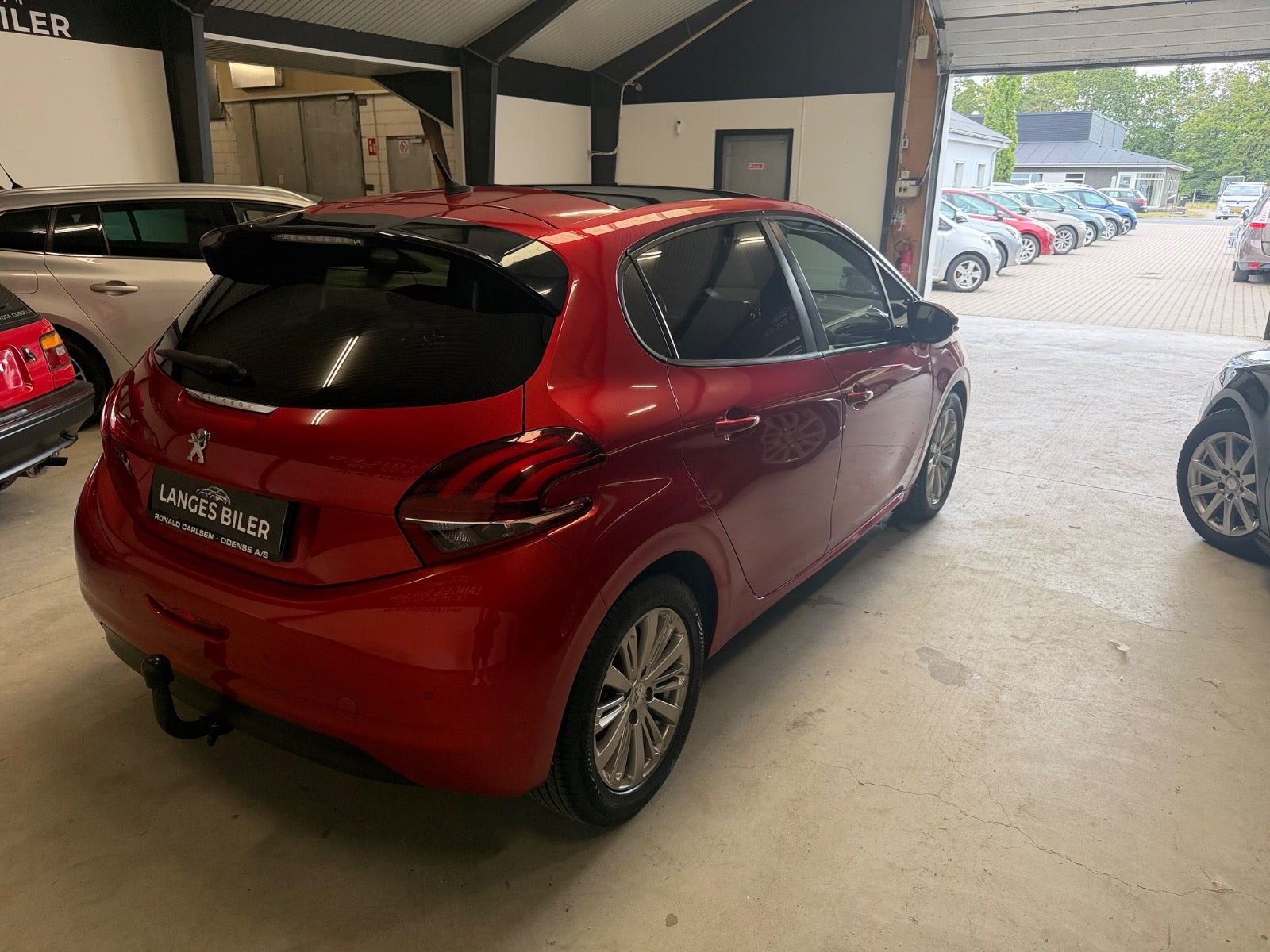 Rød Peugeot 208 fra 2019
