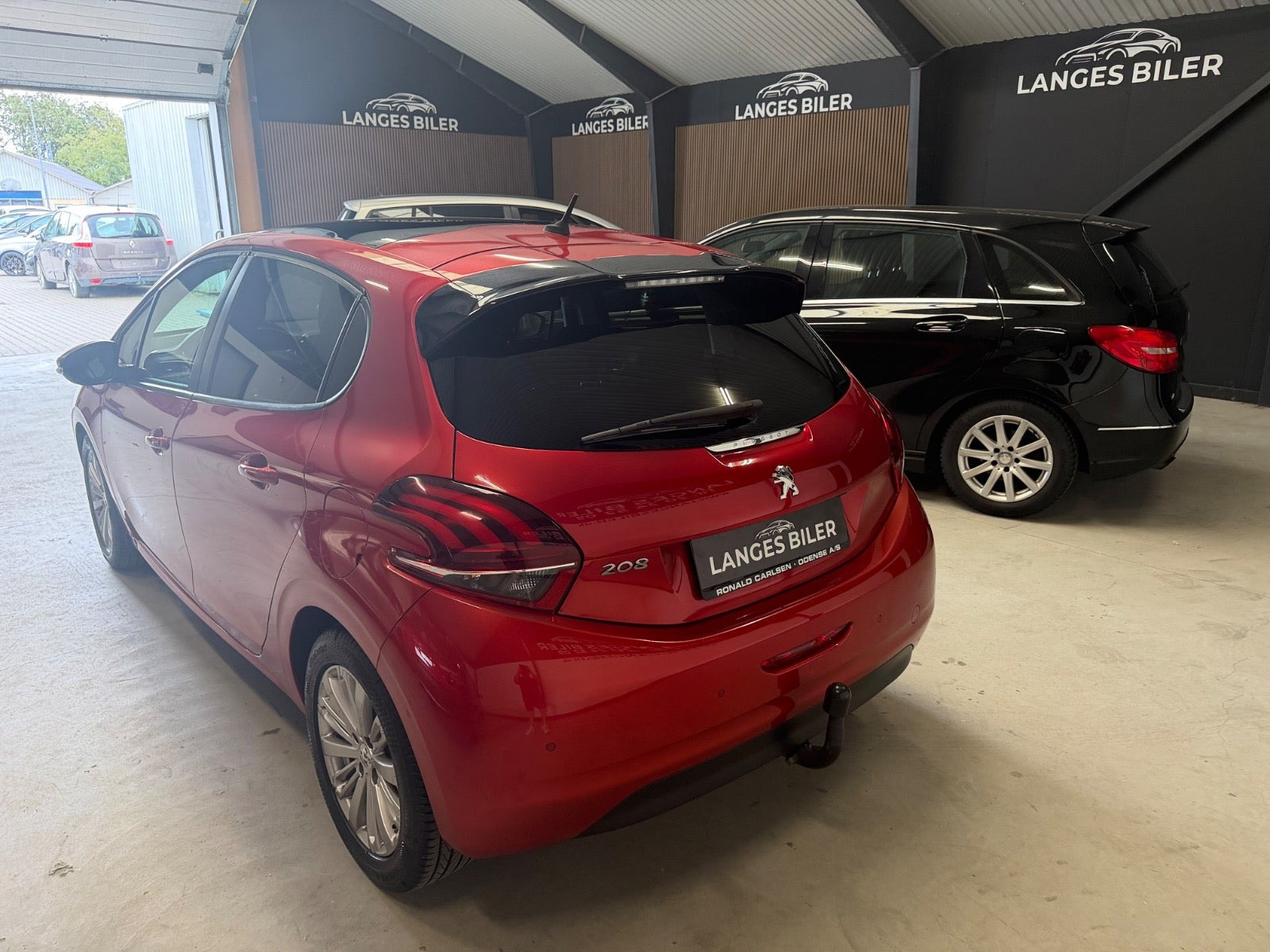 Rød Peugeot 208 fra 2019