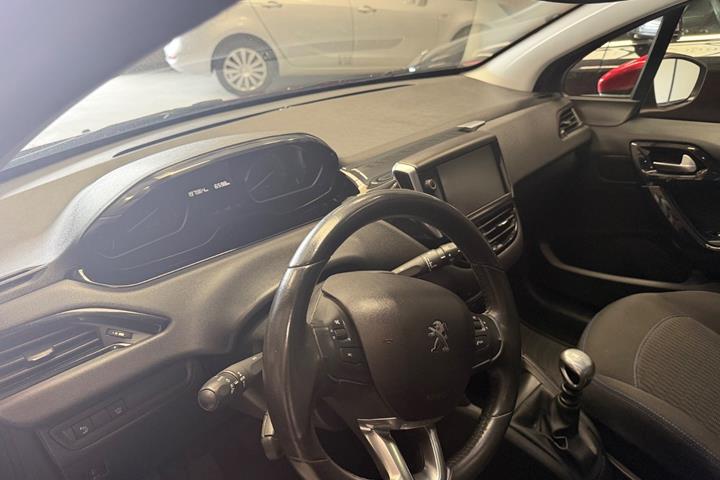 Rød Peugeot 208 fra 2019