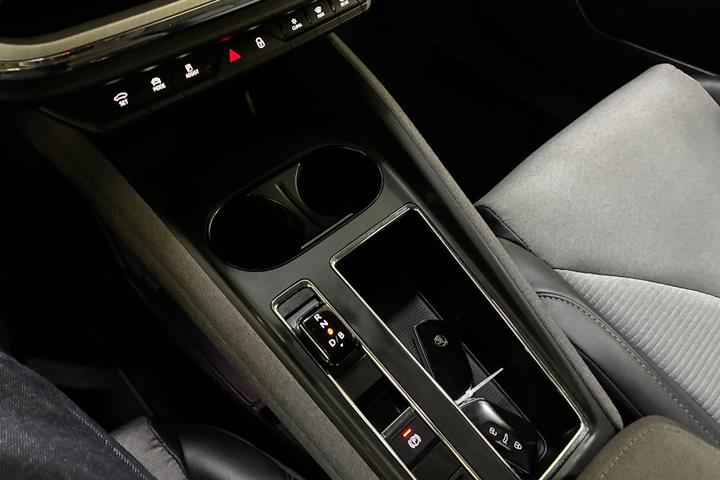 Hvid Skoda Enyaq fra 2023