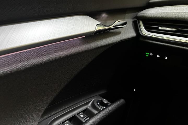 Hvid Skoda Enyaq fra 2023