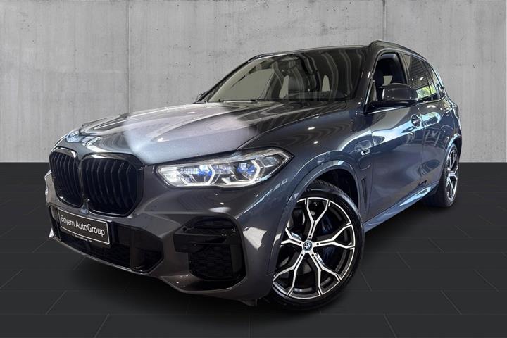Grå BMW X5 fra 2022