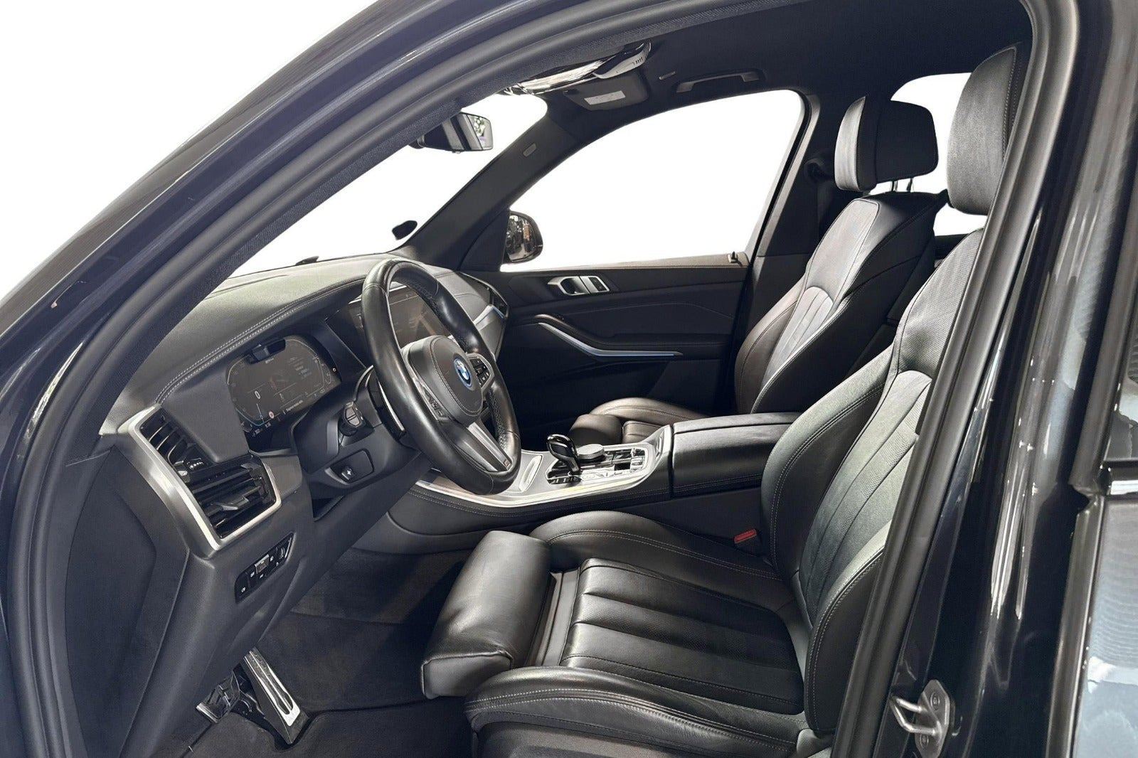 Grå BMW X5 fra 2022