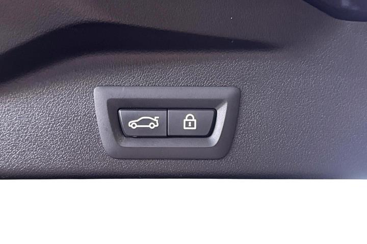 Grå BMW X5 fra 2022