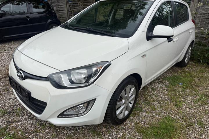 Hvid Hyundai i20 fra 2013