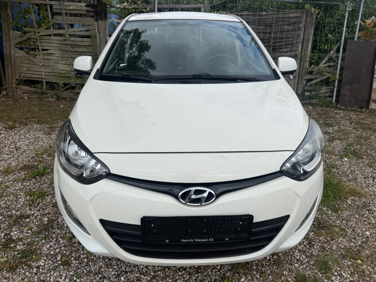 Hvid Hyundai i20 fra 2013