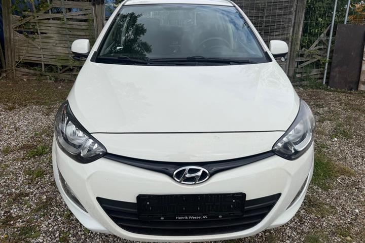 Hvid Hyundai i20 fra 2013