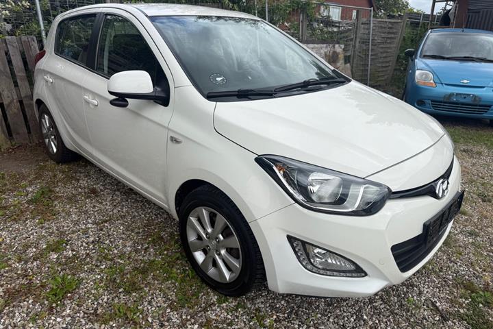 Hvid Hyundai i20 fra 2013