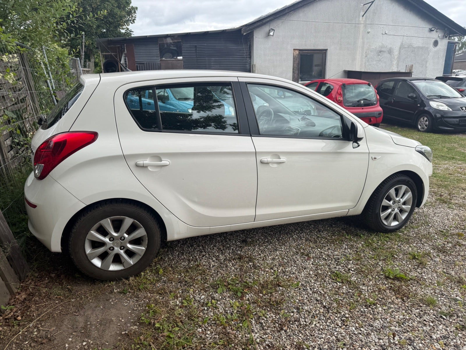Hvid Hyundai i20 fra 2013