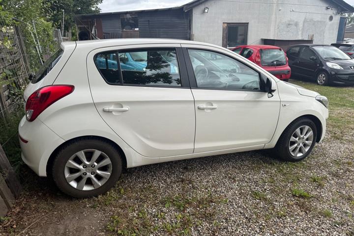 Hvid Hyundai i20 fra 2013