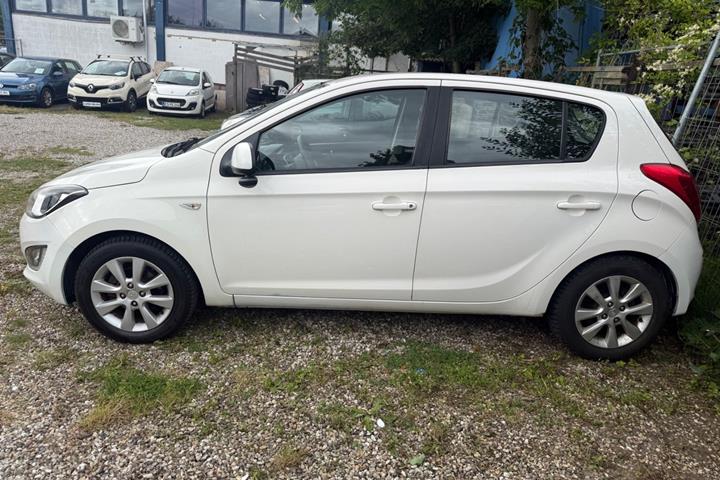 Hvid Hyundai i20 fra 2013