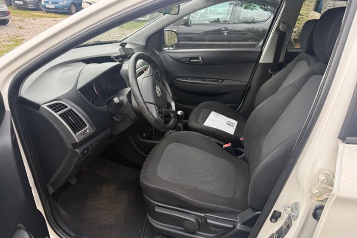Hvid Hyundai i20 fra 2013