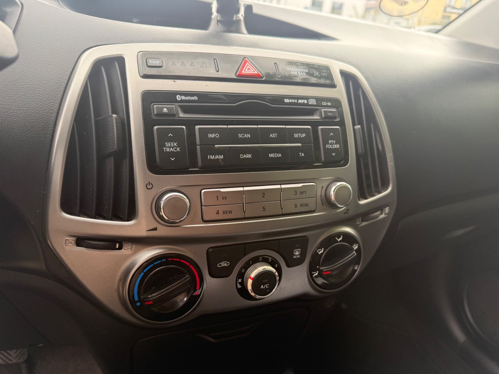 Hvid Hyundai i20 fra 2013