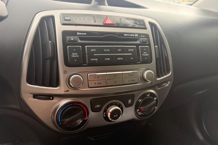 Hvid Hyundai i20 fra 2013