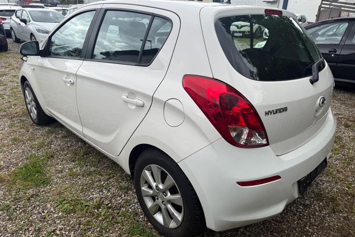 Hvid Hyundai i20 fra 2013