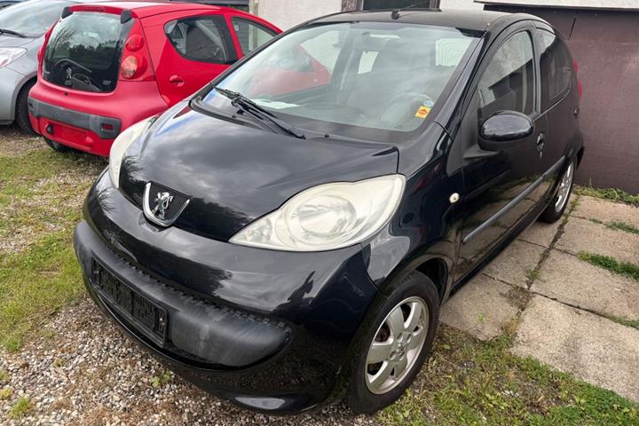 Sort Peugeot 107 fra 2007