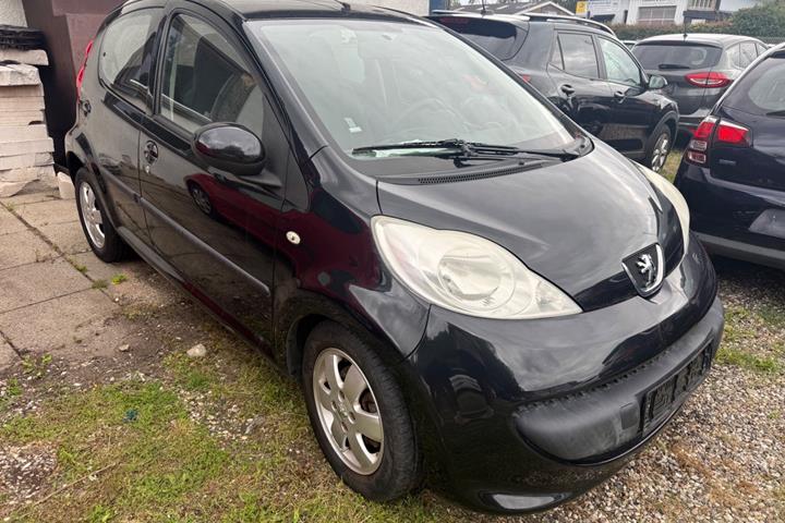 Sort Peugeot 107 fra 2007
