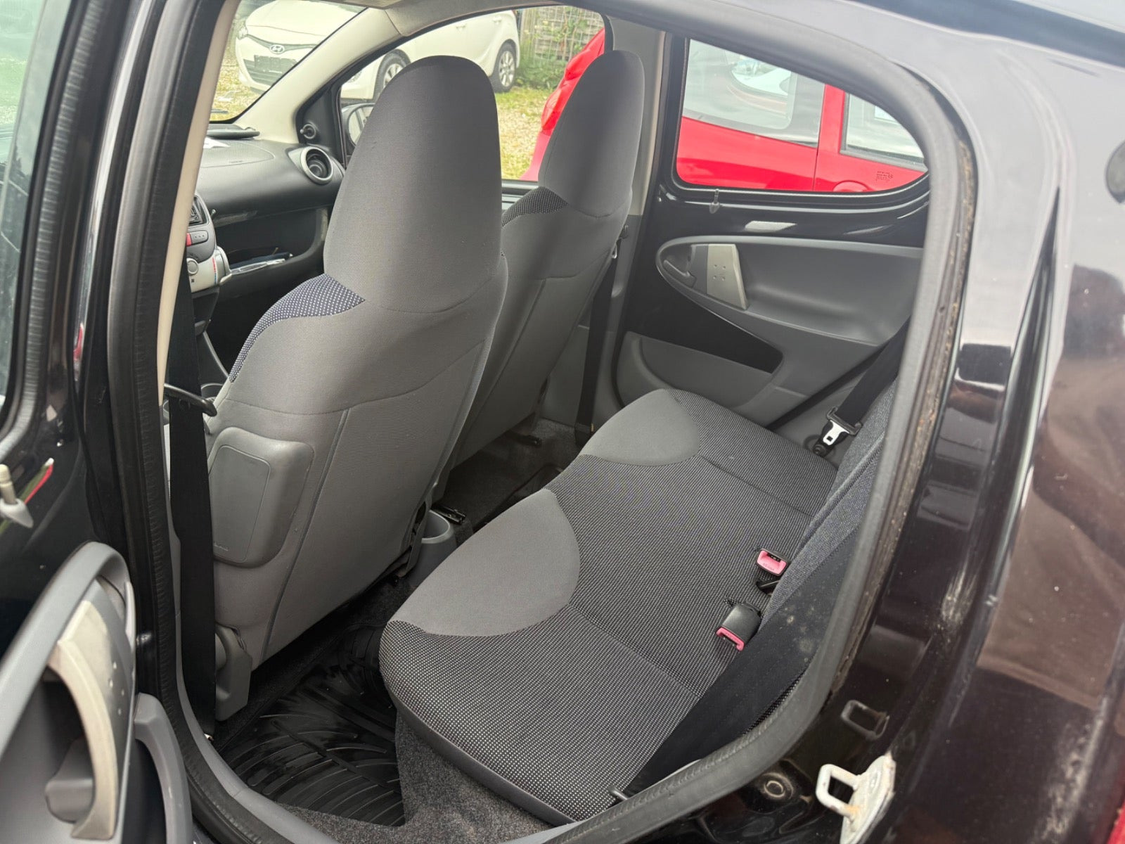 Sort Peugeot 107 fra 2007