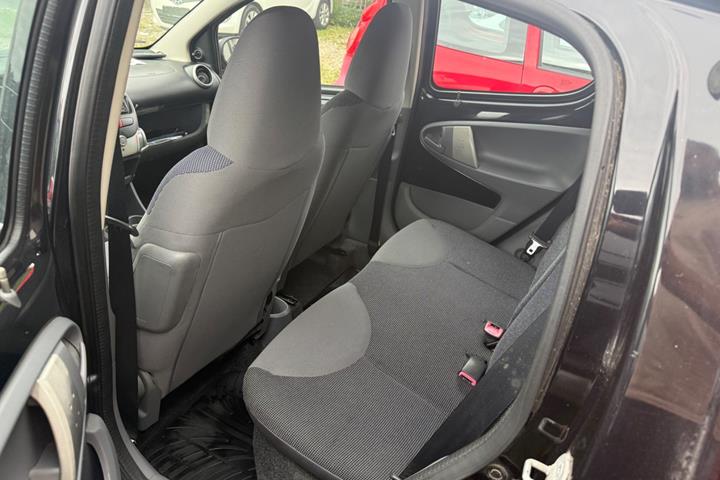 Sort Peugeot 107 fra 2007