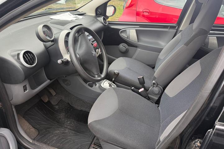 Sort Peugeot 107 fra 2007