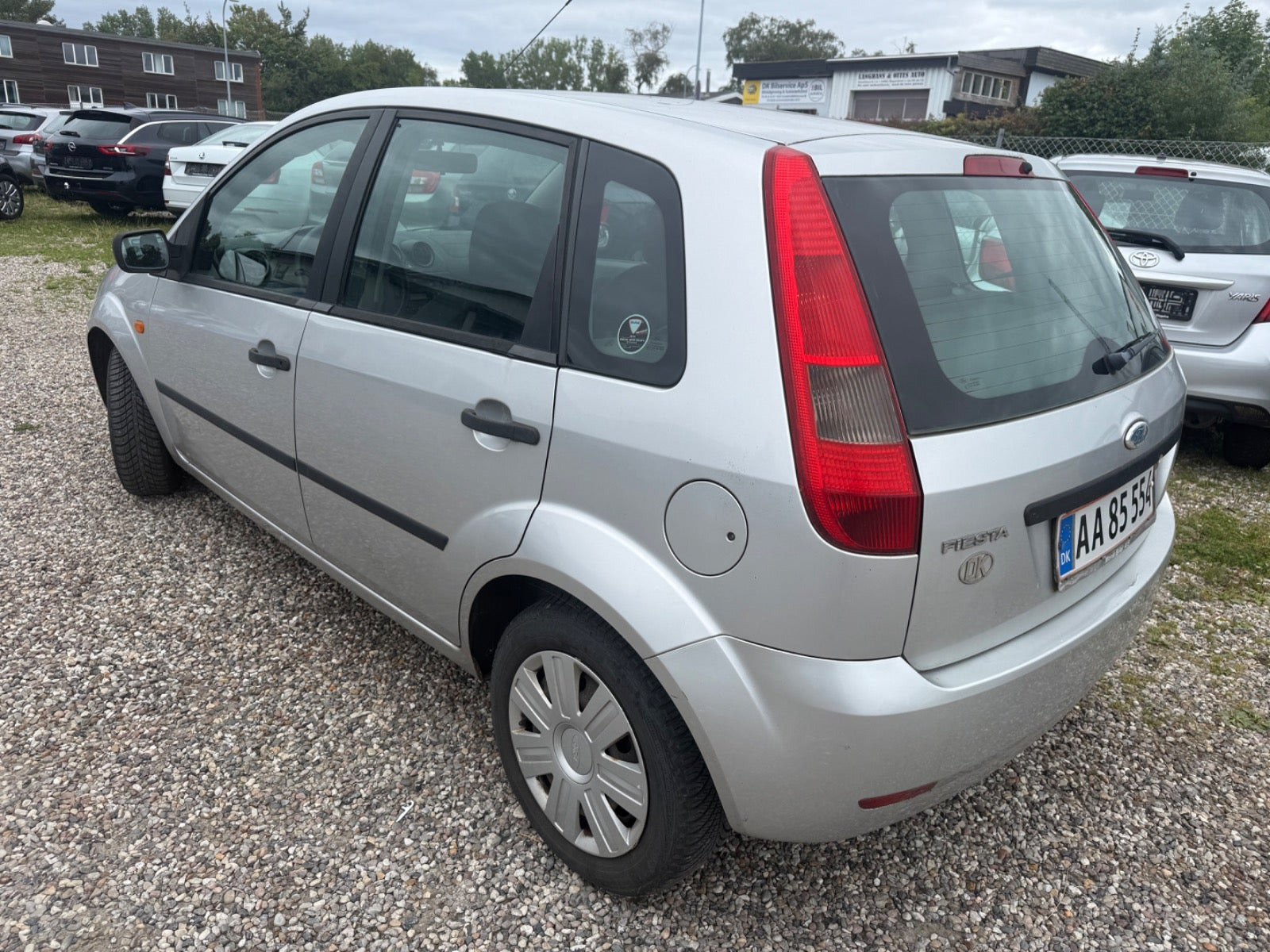 Grå Ford Fiesta fra 2003